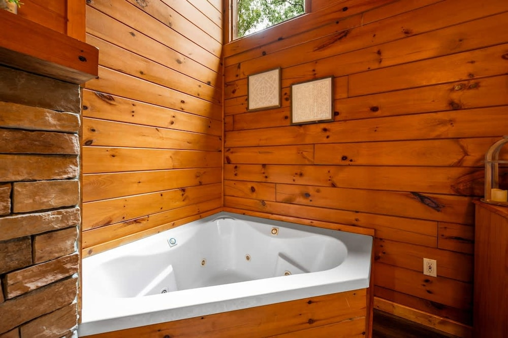 View-location-hot Tub-pool Table-3 Fireplaces