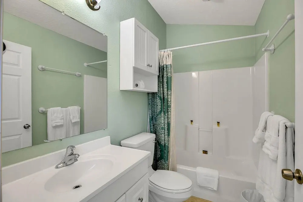 Sleeps 22 in Tarpon Springs - 2 Pools! by RedAwning