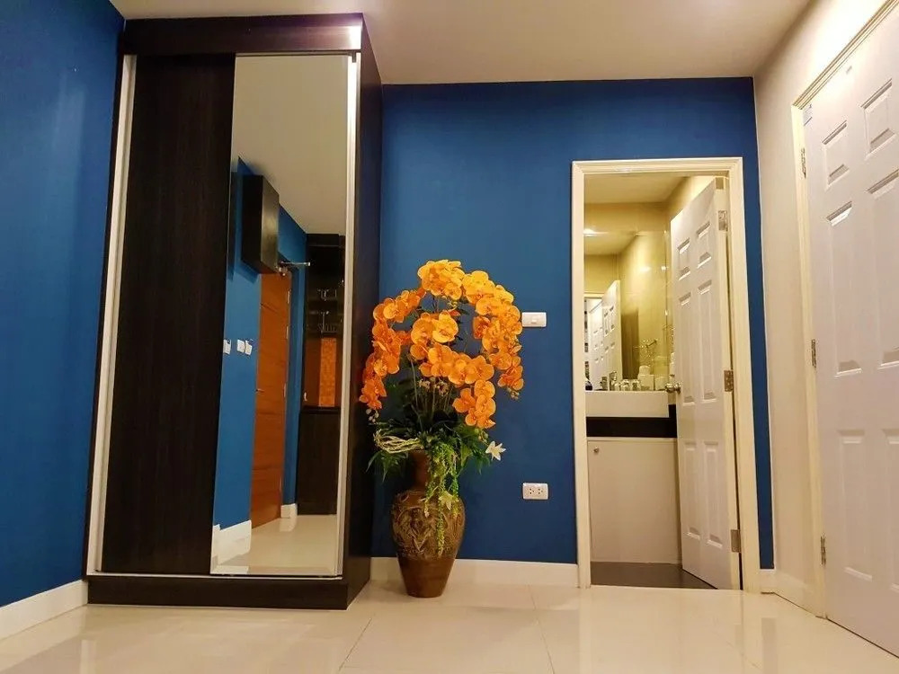 Club Apartments