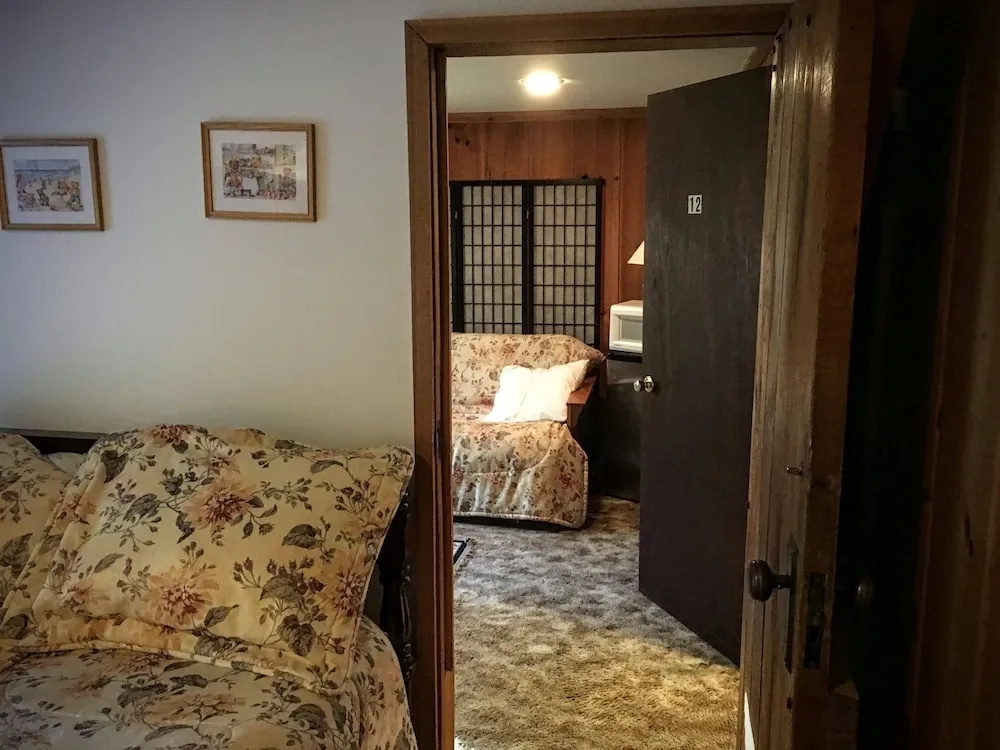 Gateway Inn & Cabins