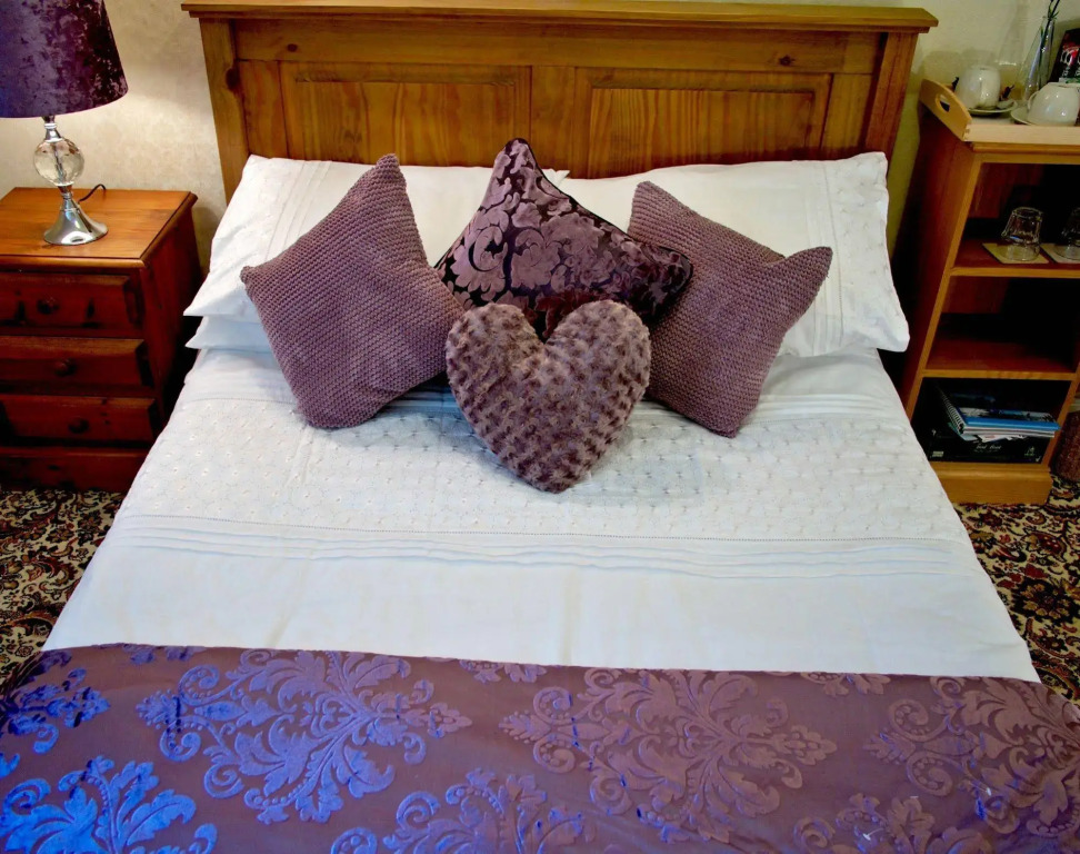 Crown Hotel Guesthouse