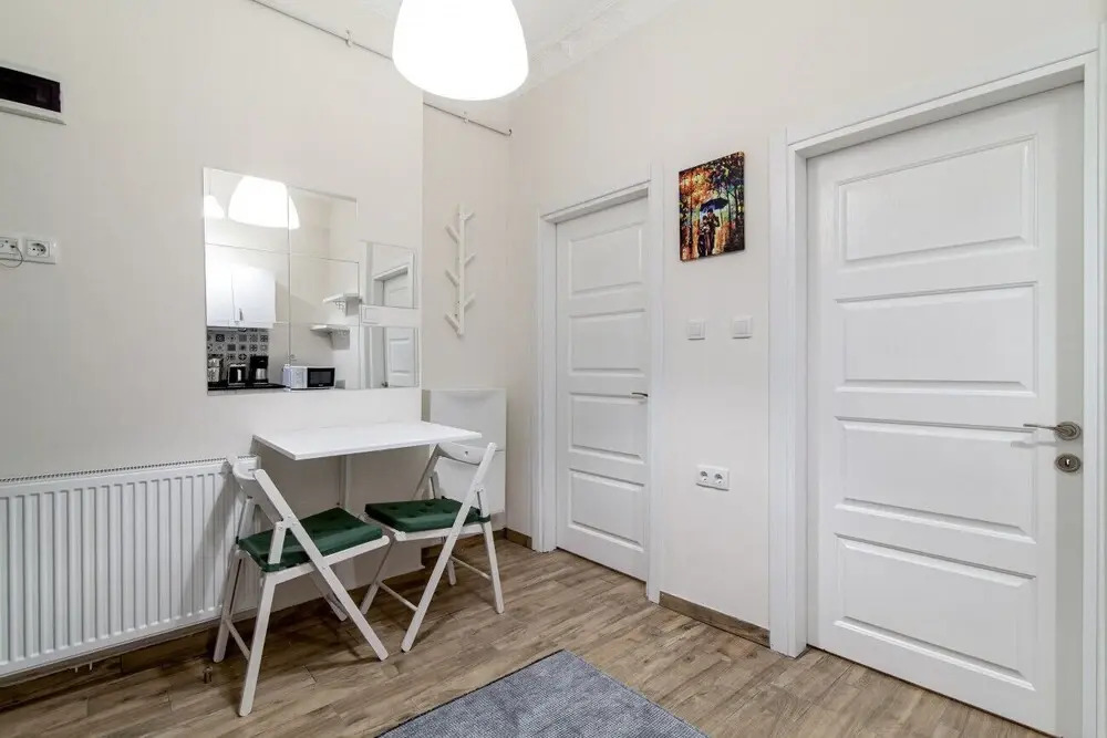Central and Modern Flat near Flower Passage