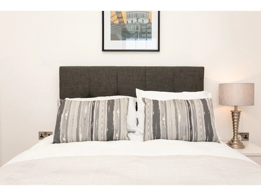 New High Spec 2bed Townhouse in Bath N.4