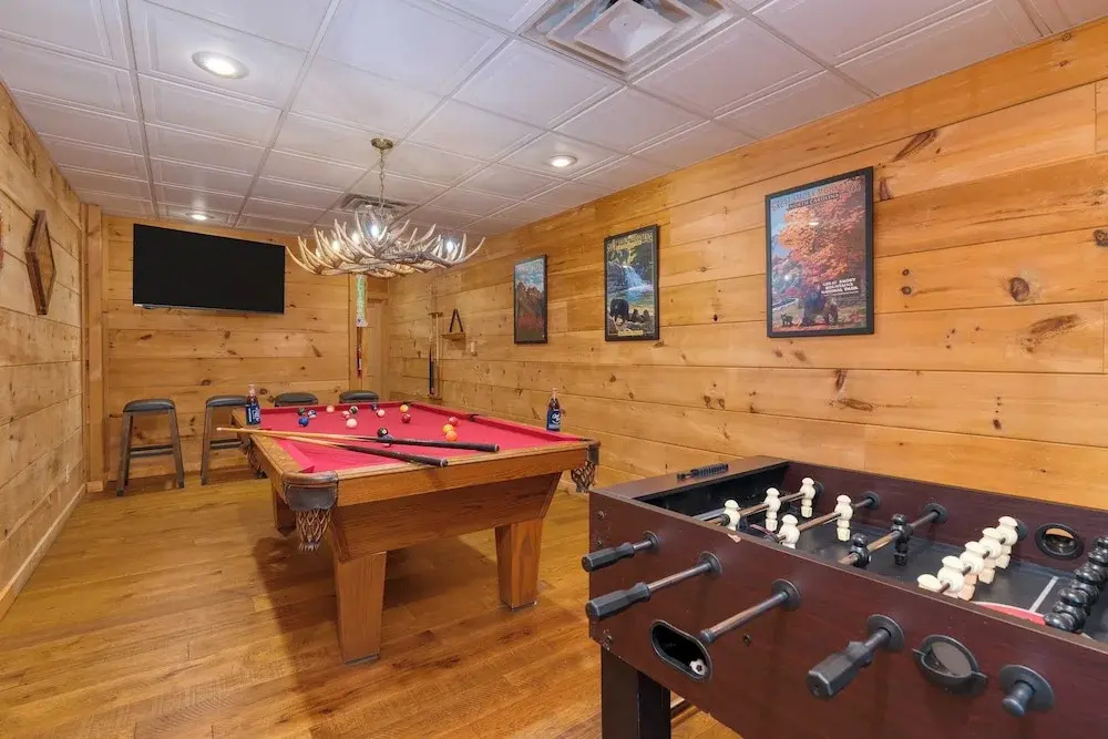 2 Homes in Big Bear by Avantstay Sleeps 22, Theater Room, Game Room, Hot Tub, Smoky Mountain Views