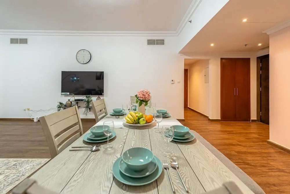 Marco Polo - Stunning Getaway in Condo with Lake and City Views