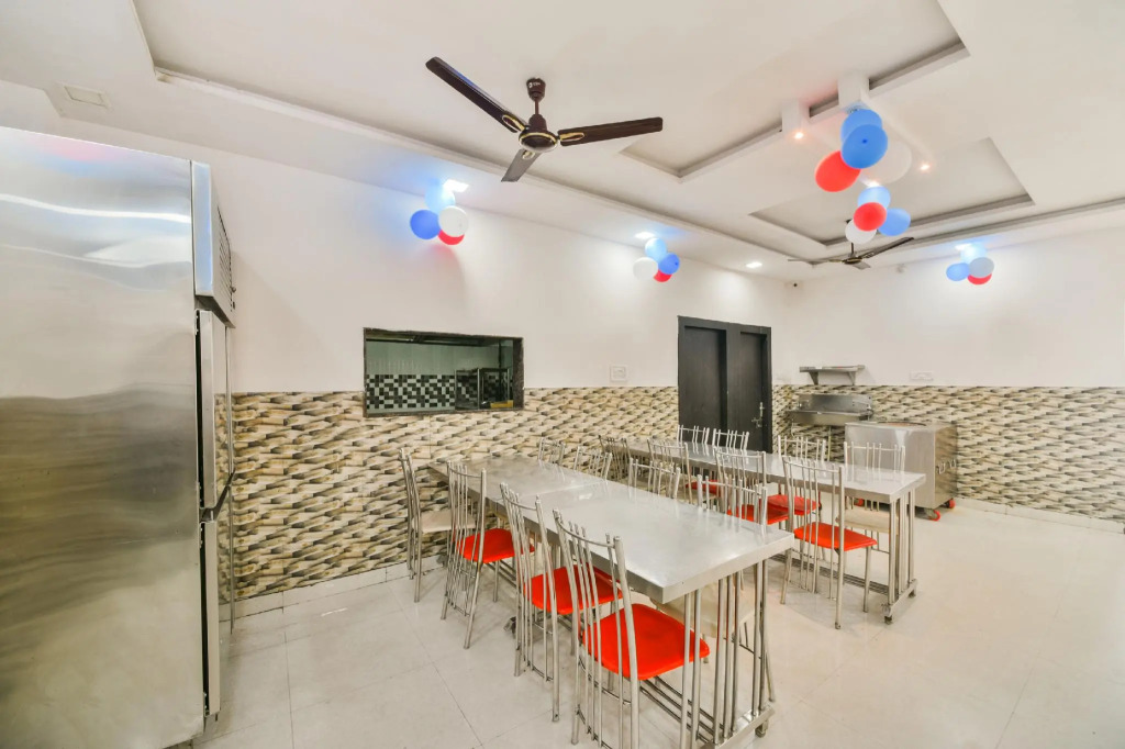 OYO 44605 Hotel Skyway