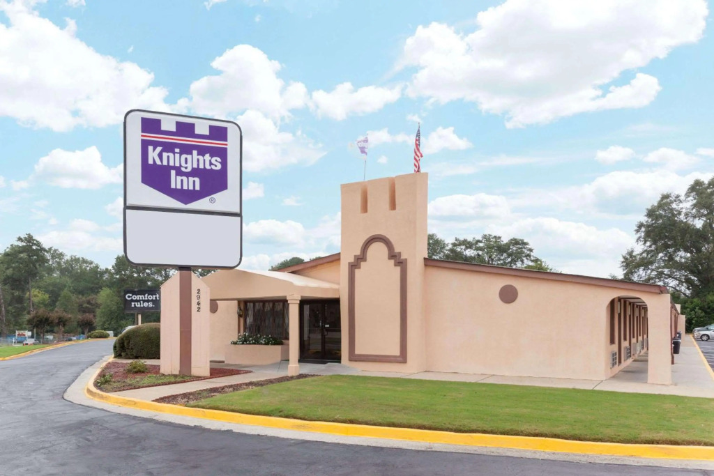 Knights Inn - Tucker