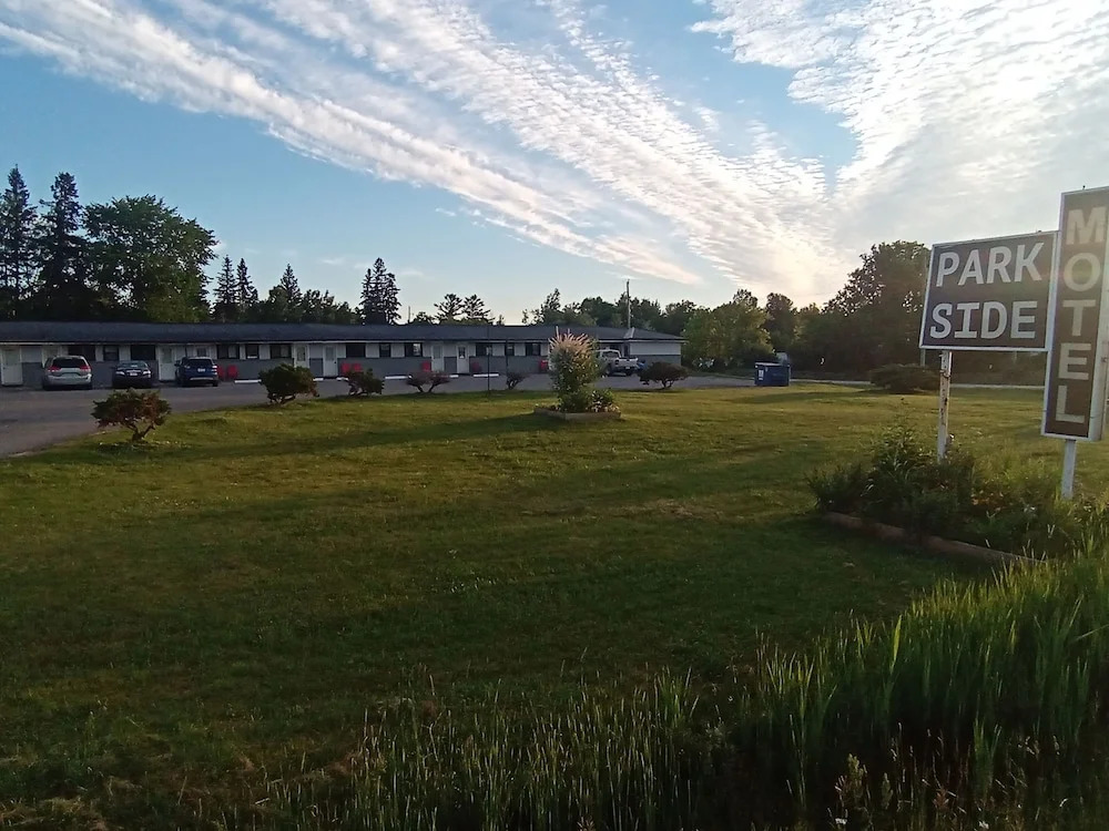 Park Side Motel