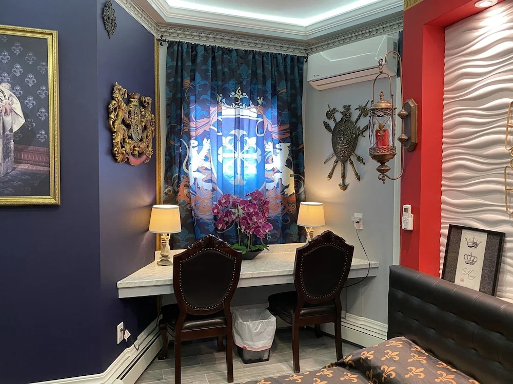 Admiral Weaver Inn