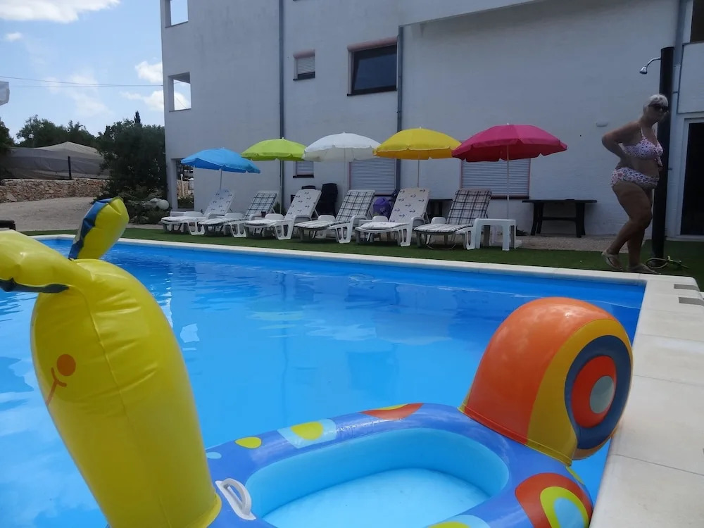 Ilsad Apartments - Apartment With Pool 80 Meters From sea - Great Location