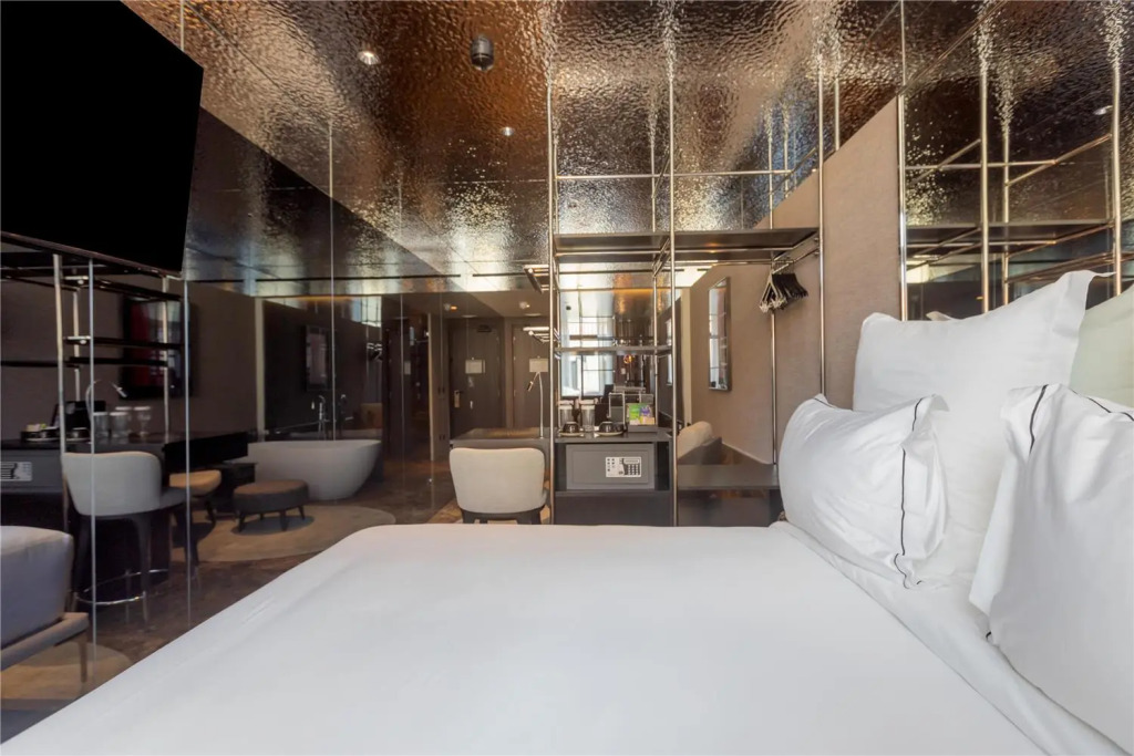 Adia Aluma Athens, Curio Collection By Hilton