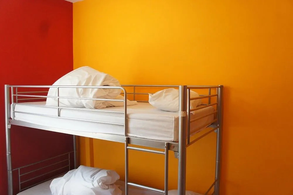 Kings Arm'S Hostel