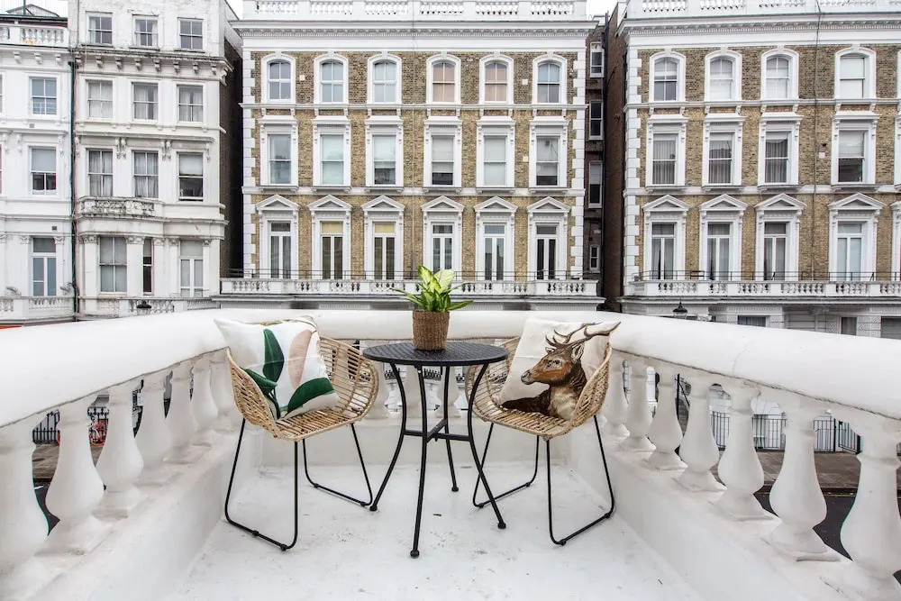 The Lexham Gardens Escape - Central 2BDR with Balcony
