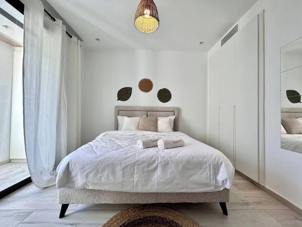 Malachite Elegance & Comfort in Sidi Daoud
