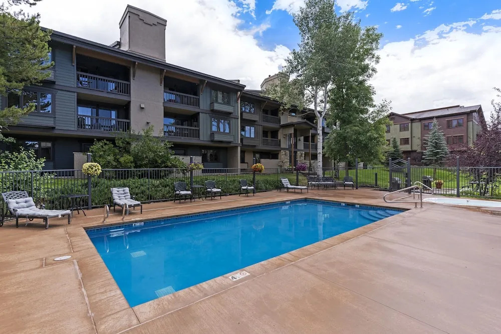 Phoenix 108 4 Bedroom Townhouse by RedAwning