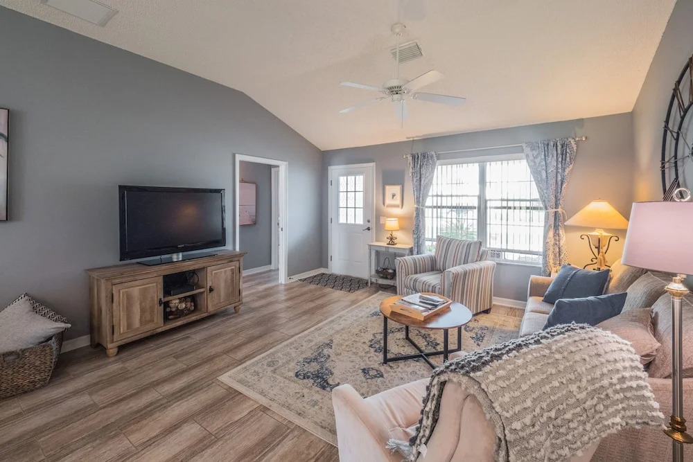Deerfield Lane 1253 by White Pelican VR