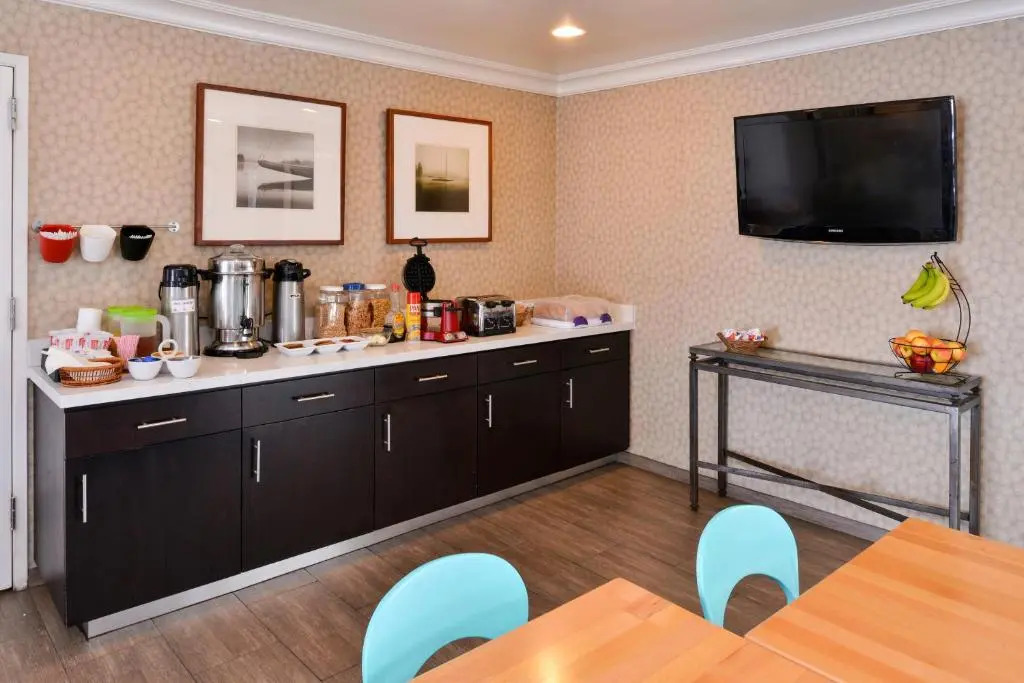 Marina Village Inn