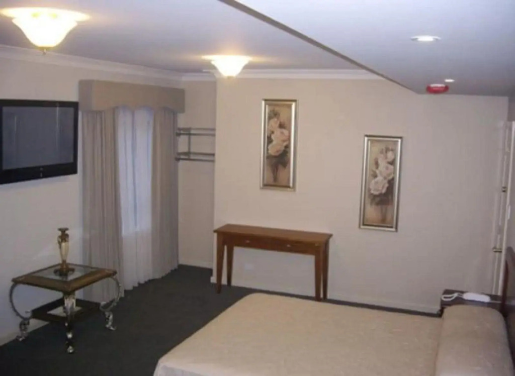503 On Princes Drive Motel
