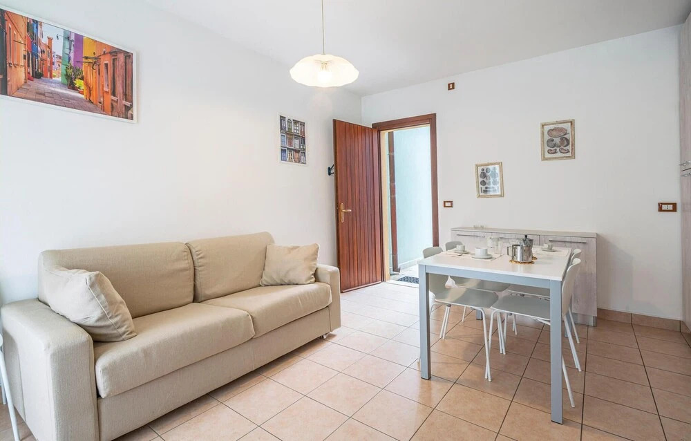 3 Bedroom Lovely Home In Albarella Ro