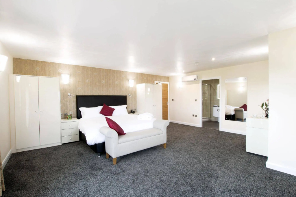 Oak Royal Hotel