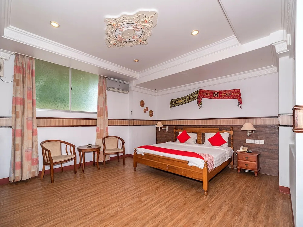 Hotel Holiday Park by OYO Rooms