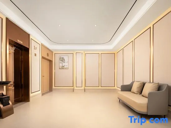 Vienna 3 Best Hotel (Zhumadian Suiping Jinboda Commercial Plaza)