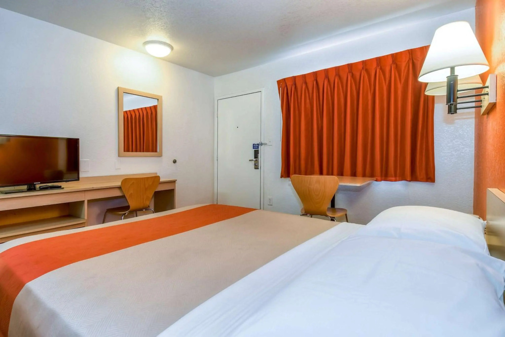 Motel 6-Corona, CA