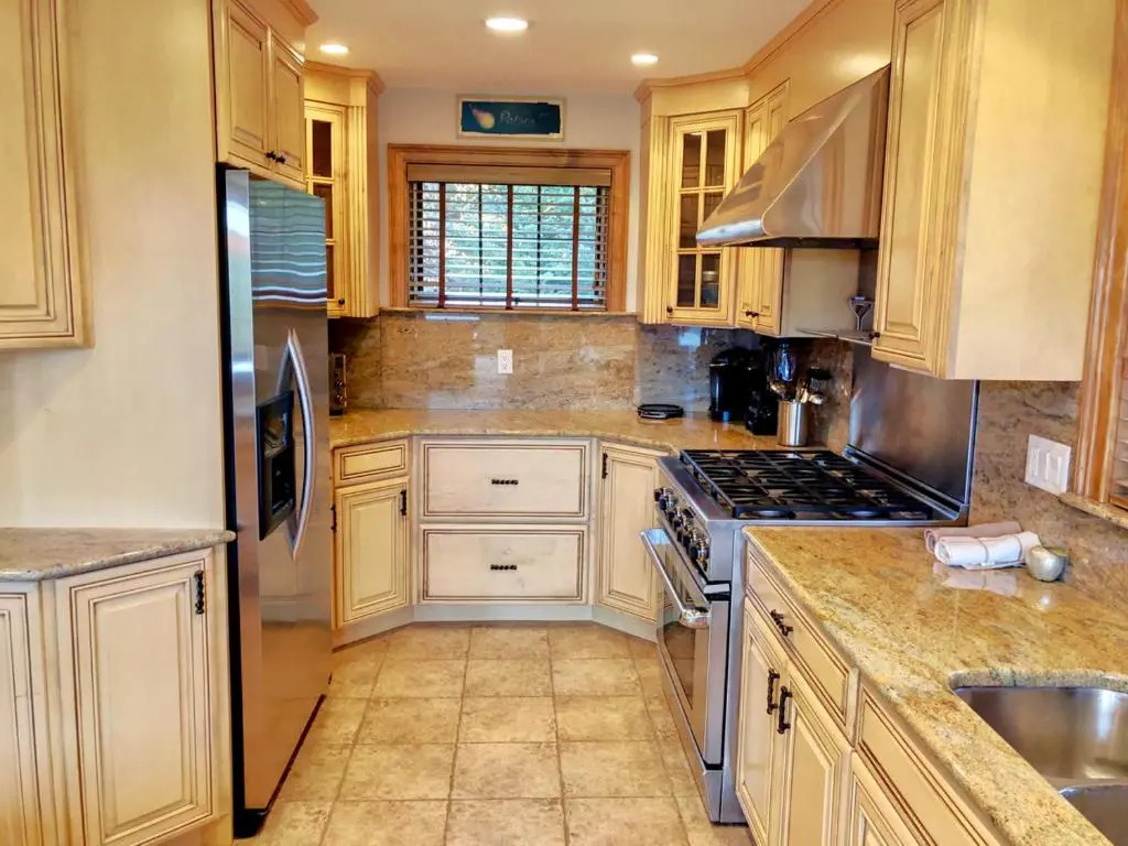 M1 Luxury home a short walk from the Mount Washington Hotel AC heated floor stunning views