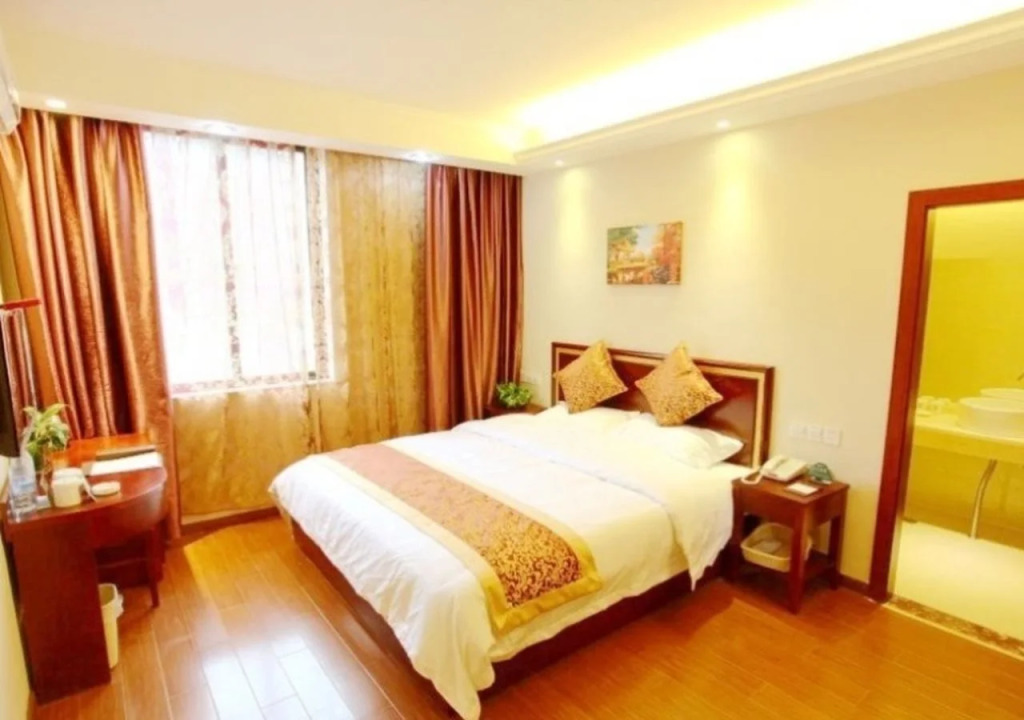 Green Tree Inn Smart Selection Hotel (Shanghai Hongqiao Road Metro Station)