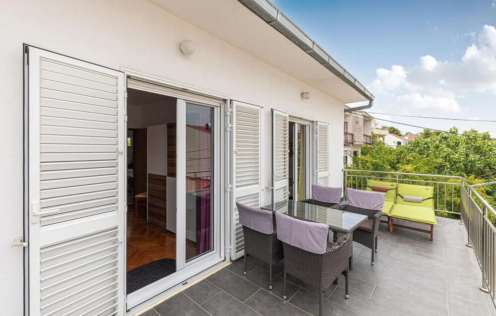 Amazing Apartment in Okrug Gornji With 2 Bedrooms and Wifi