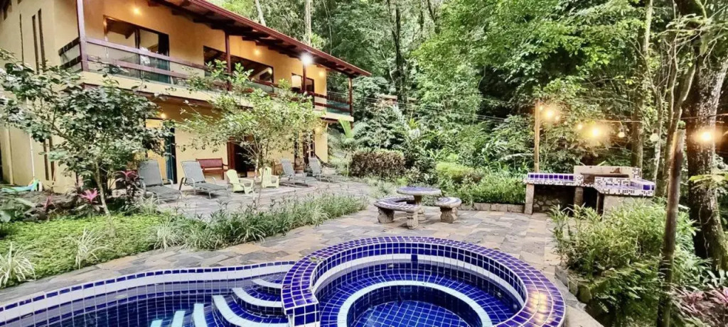 Toucan Villa Family home w Private Pool Garden