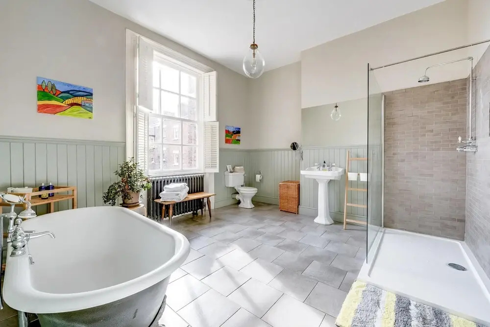 Spectacular 4BR Townhouse in Georgian Quarter, free parking