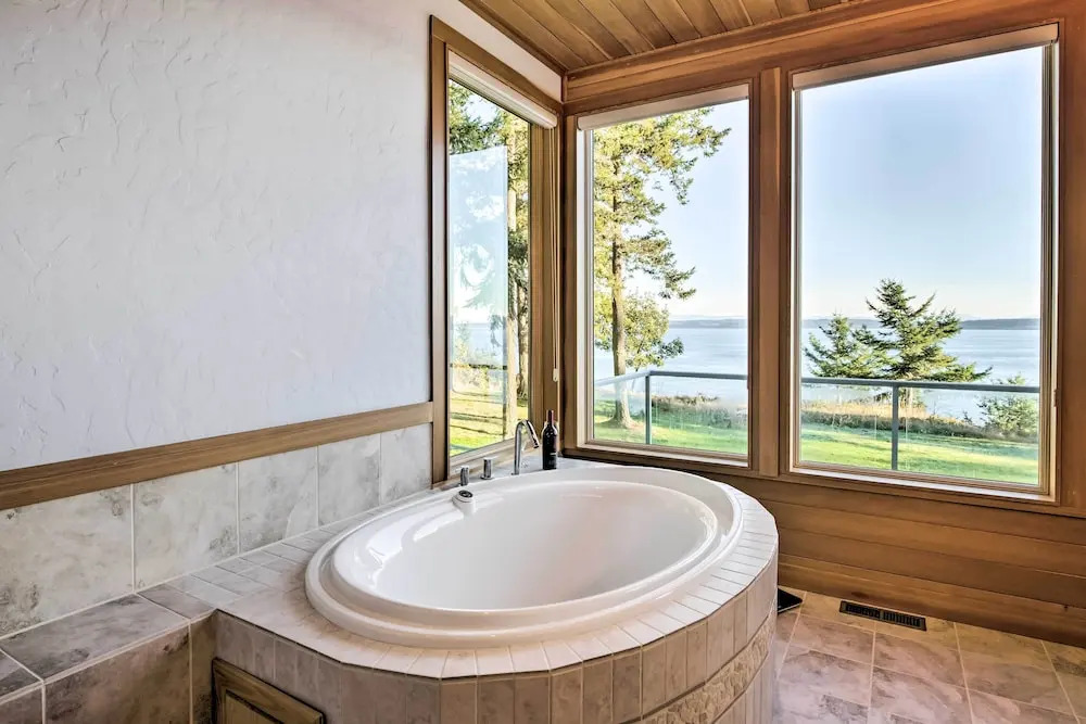 Marrowstone Island Home: 20 Mins to Port Townsend