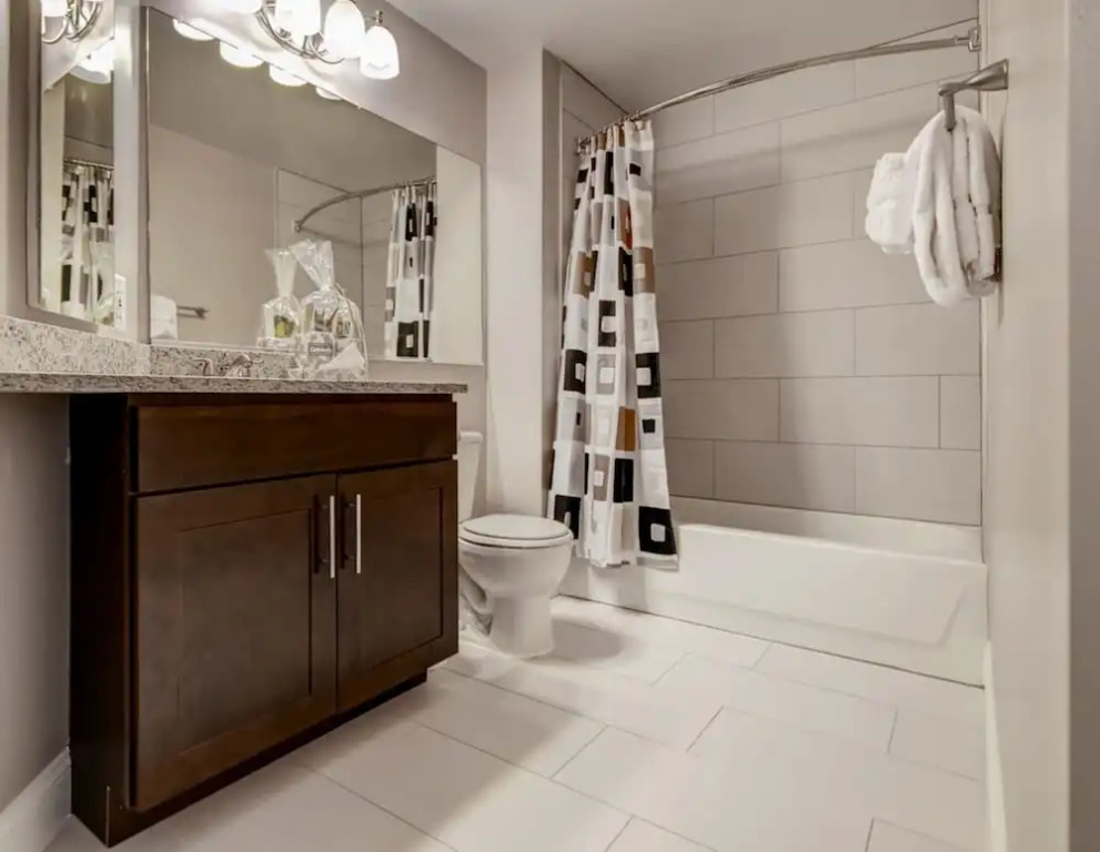 Global Luxury Suites at Harbor Point
