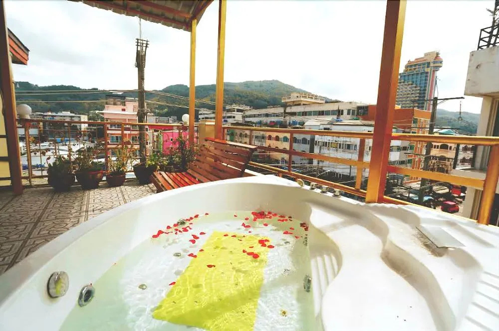 Zodiac Hotel