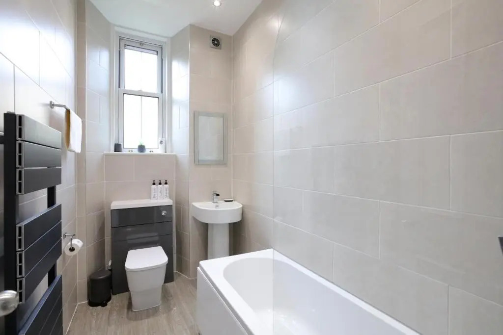 Edinburgh City Central Apartment Sleeps 6 Free Parking
