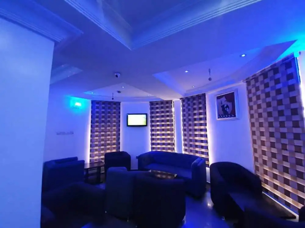 4th Apartment and Suites