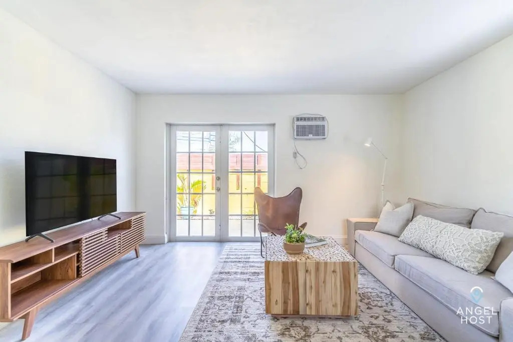 Sleek and Cozy Space 8Min to Ft Lauderdale Beaches!