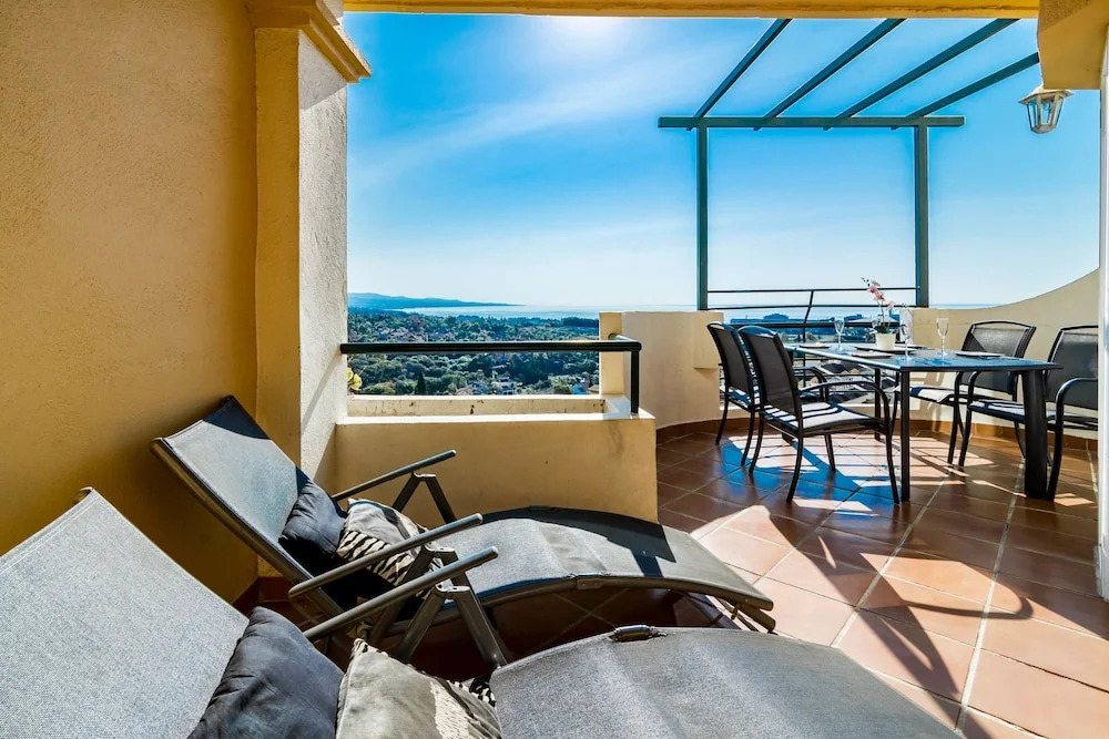 SAA-Great 2 bed apt 10 min walk to Puerto Banus