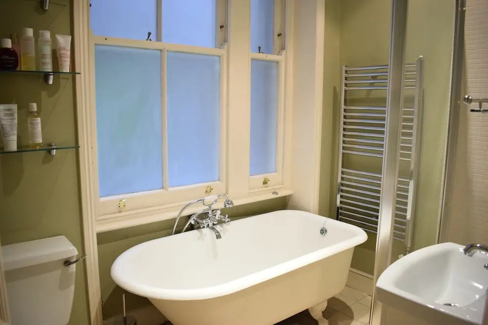 2 Bedroom Apartment Near Hammersmith