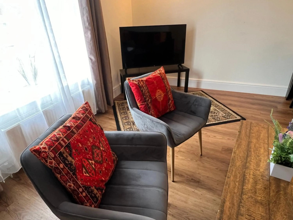 Beautiful 2b Apt in the Heart of Glastonbury.