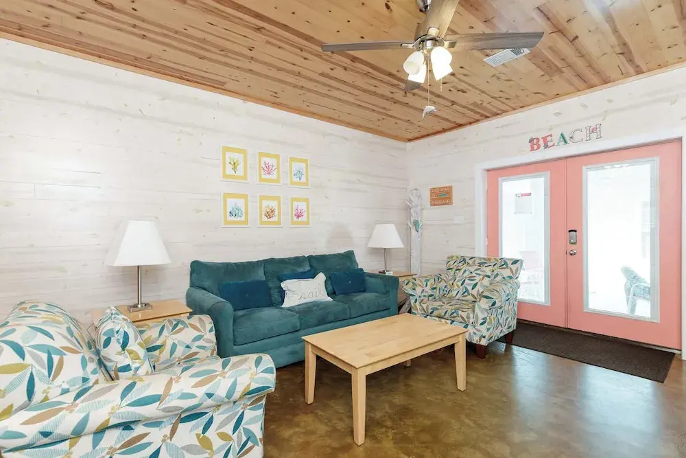 Resort Pool & Pet Friendly Sleeps 9