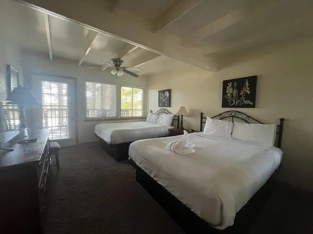 C4 - Mountain Harbor two bedroom Lodge cottage