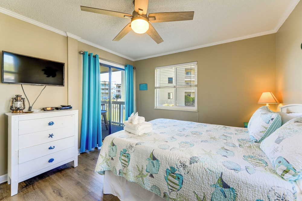 Emerald Isle Resort-style Condo: Walk to Beaches!