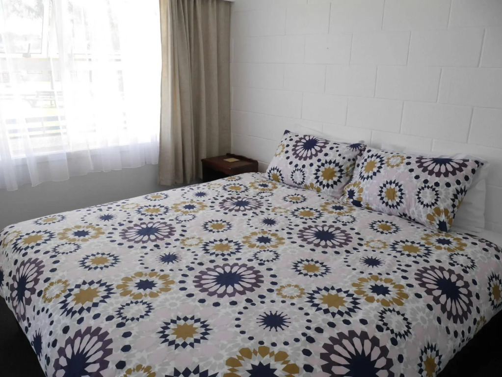 Raglan Palm Beach Motel