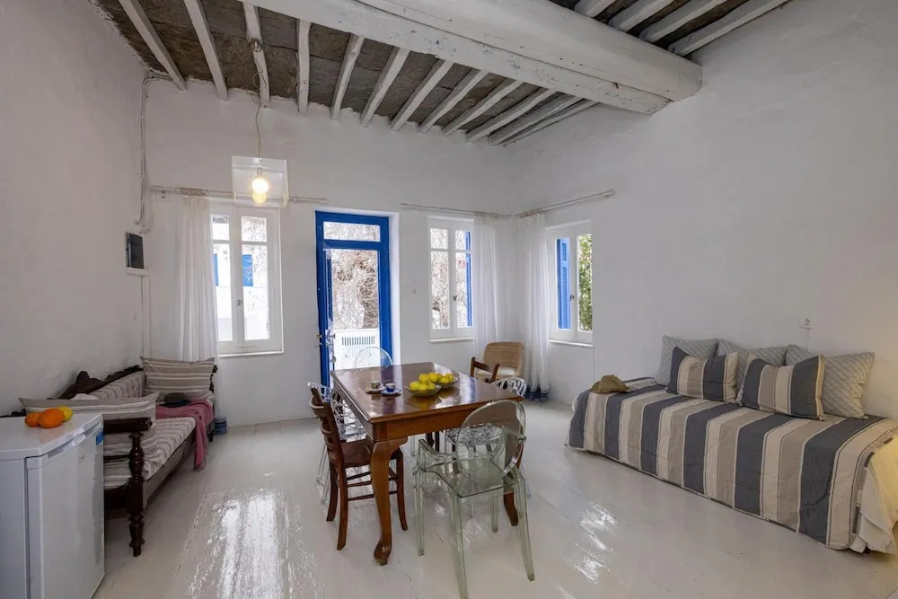 Platanos Cycladic house