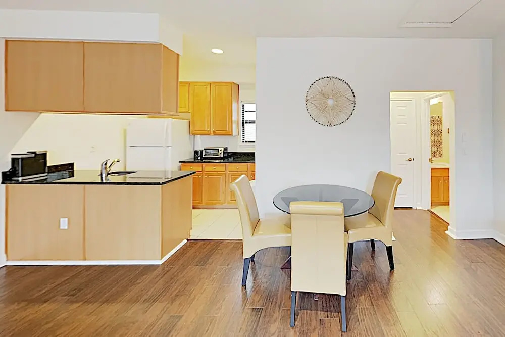 New Listing! 2-unit Palencia City Center 3 Bedroom Townhouse