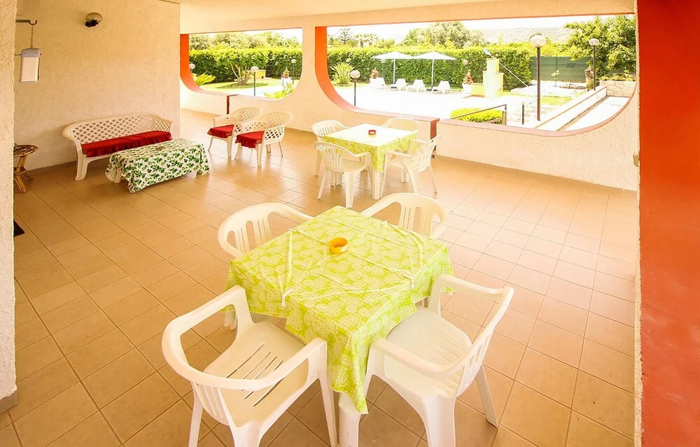 2 Bedroom Stunning Home In Siracusa