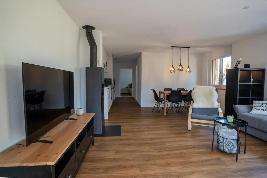 Chuenislodge1 Neu, grosse Terrasse & Designerofen, prächtige Aussicht