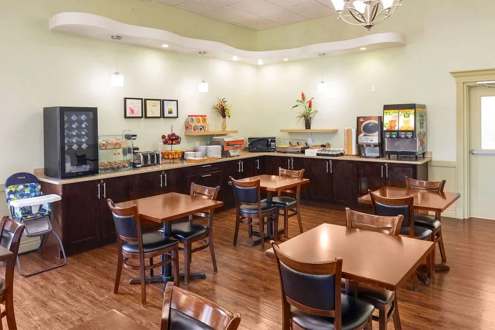 Days Inn & Suites Whitecourt